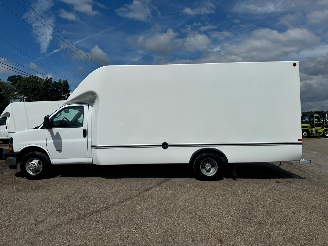 Chevrolet Express Commercial Cutaway 3500 Van 177" 2023