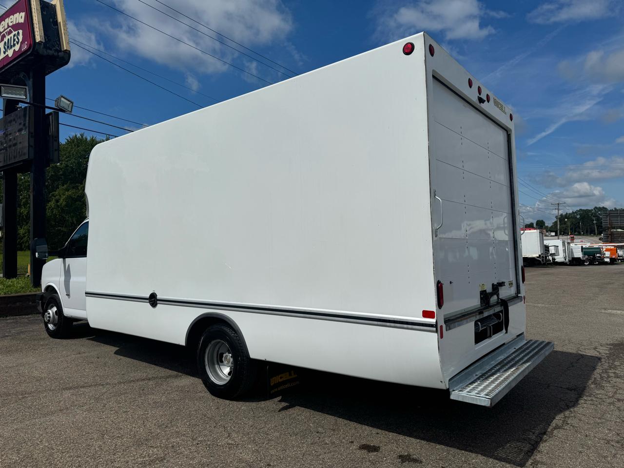 Chevrolet Express Commercial Cutaway 3500 Van 177" 2023