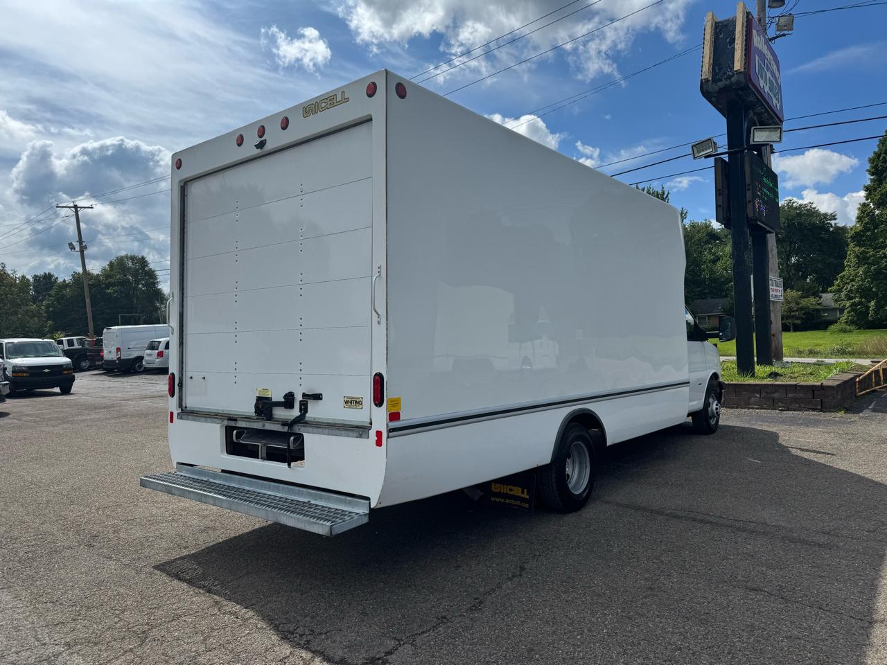 Chevrolet Express Commercial Cutaway 3500 Van 177" 2023