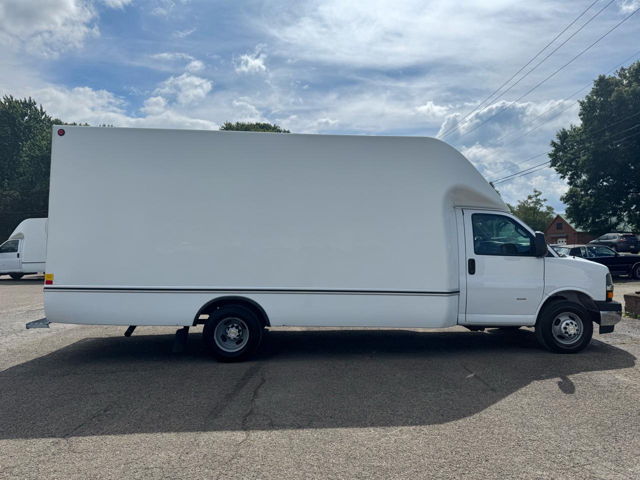 Chevrolet Express Commercial Cutaway 3500 Van 177" 2023