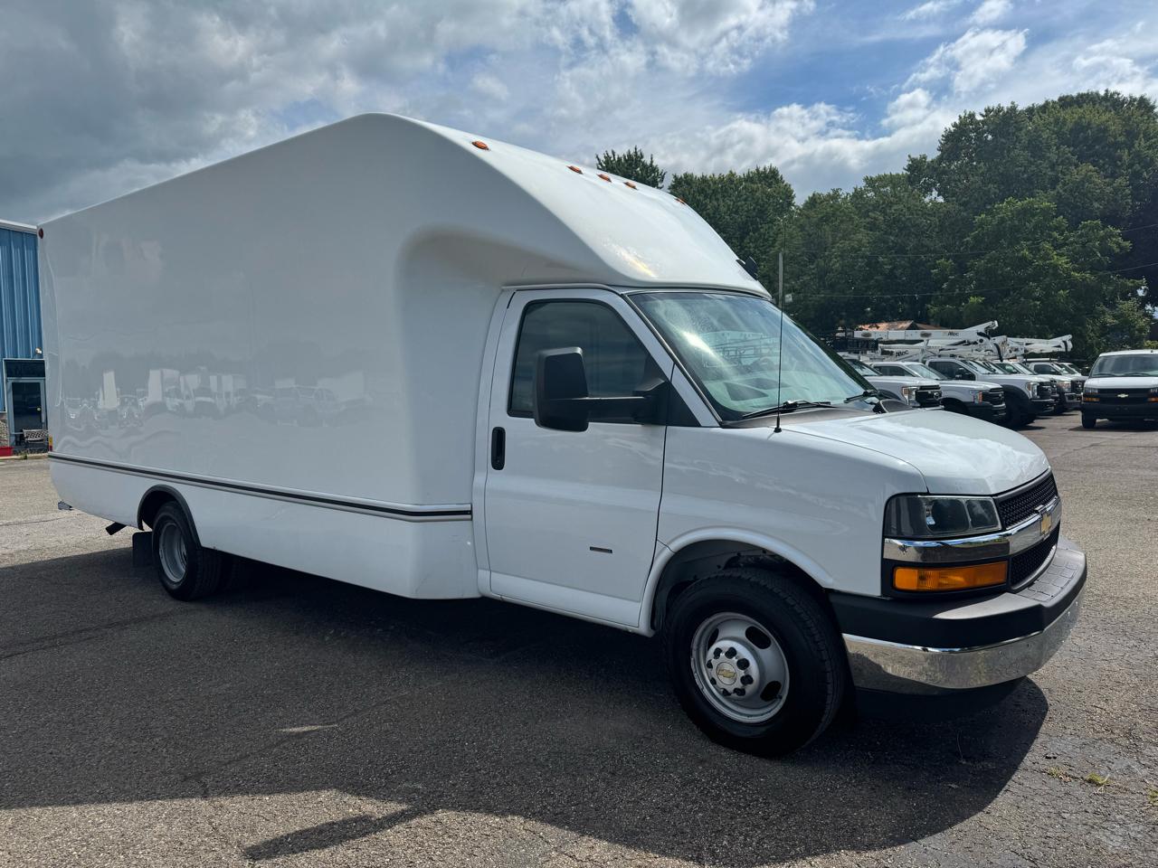 Chevrolet Express Commercial Cutaway 3500 Van 177" 2023