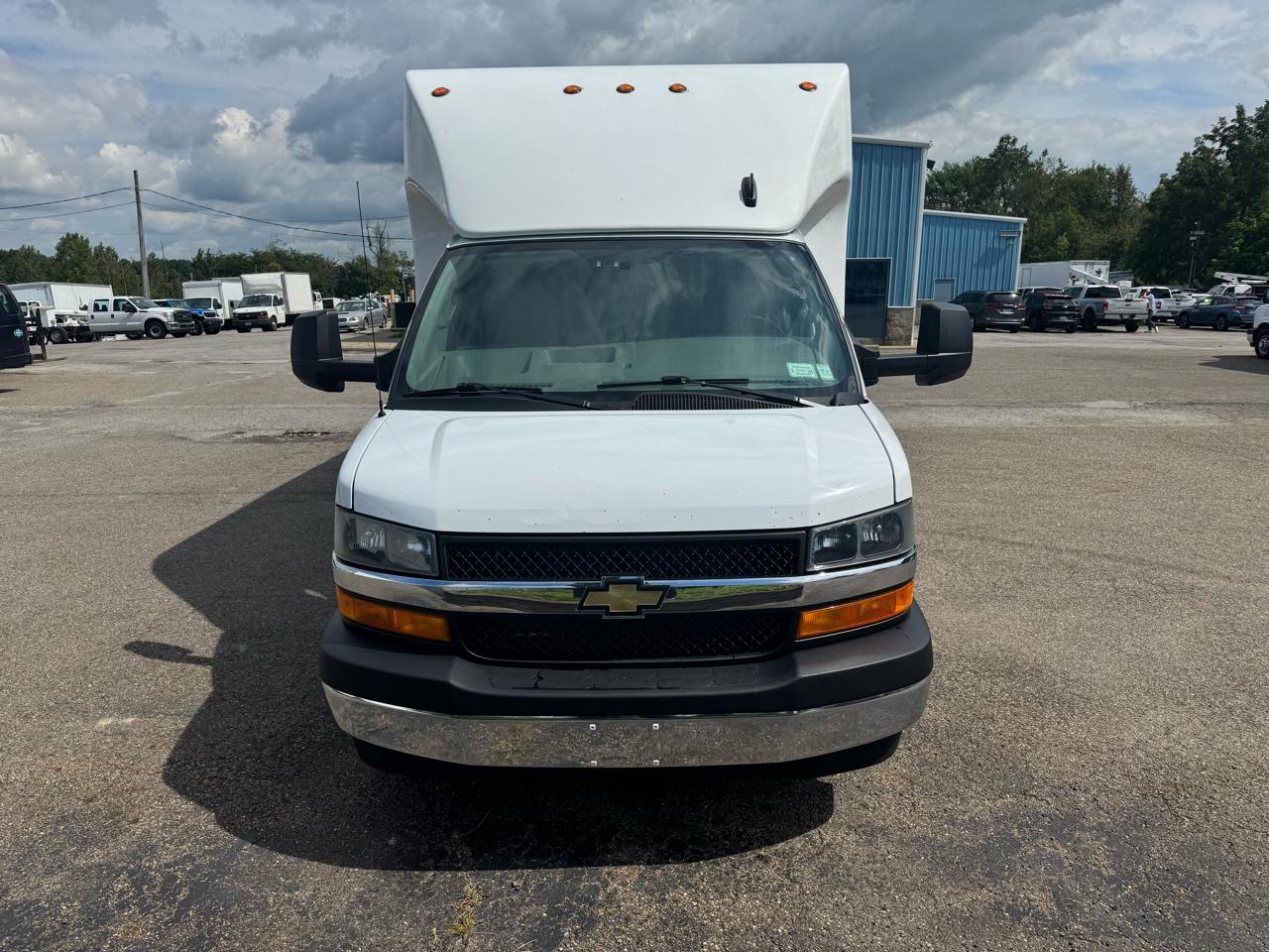 Chevrolet Express Commercial Cutaway 3500 Van 177" 2023
