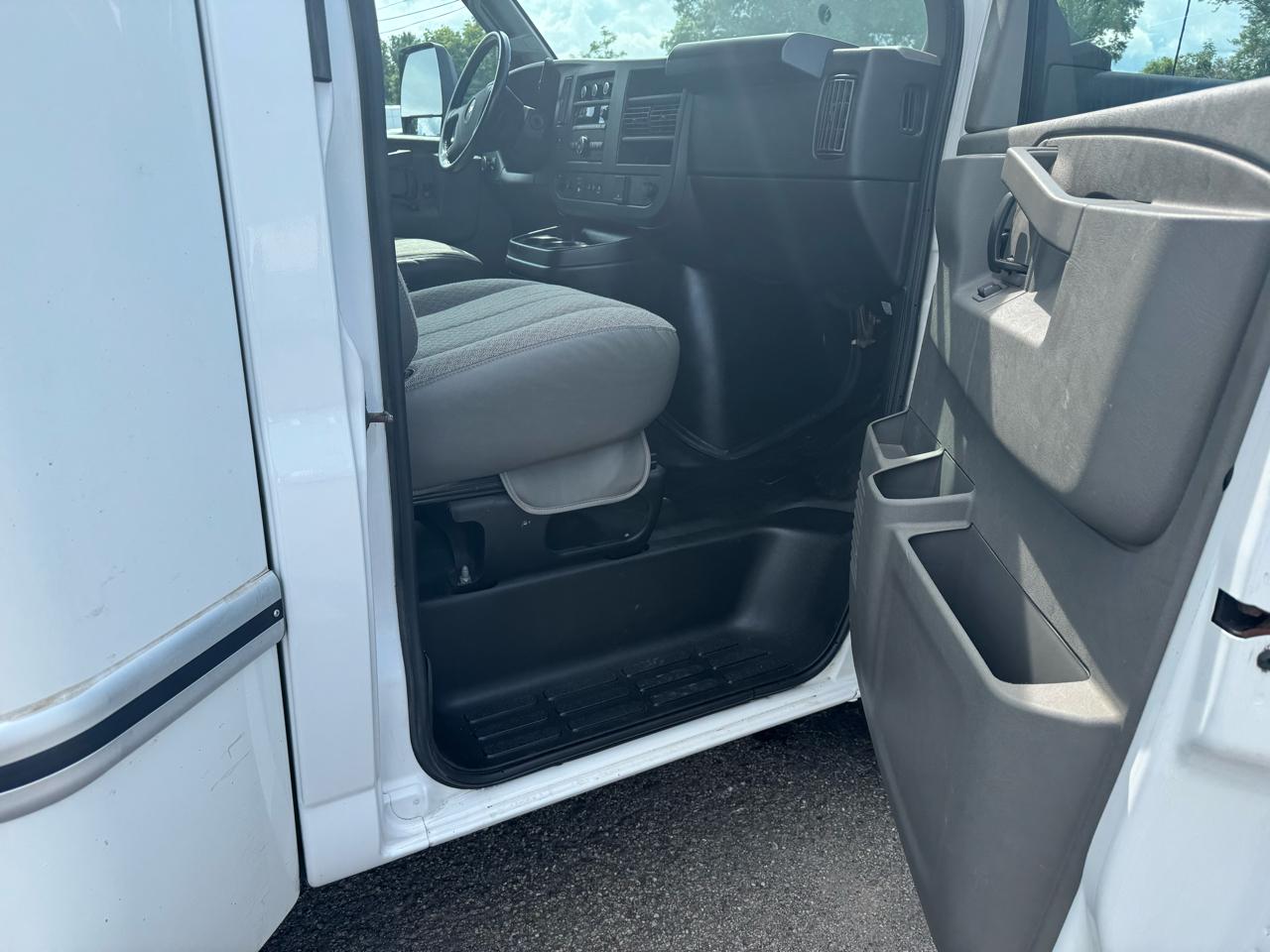 Chevrolet Express Commercial Cutaway 3500 Van 177" 2023
