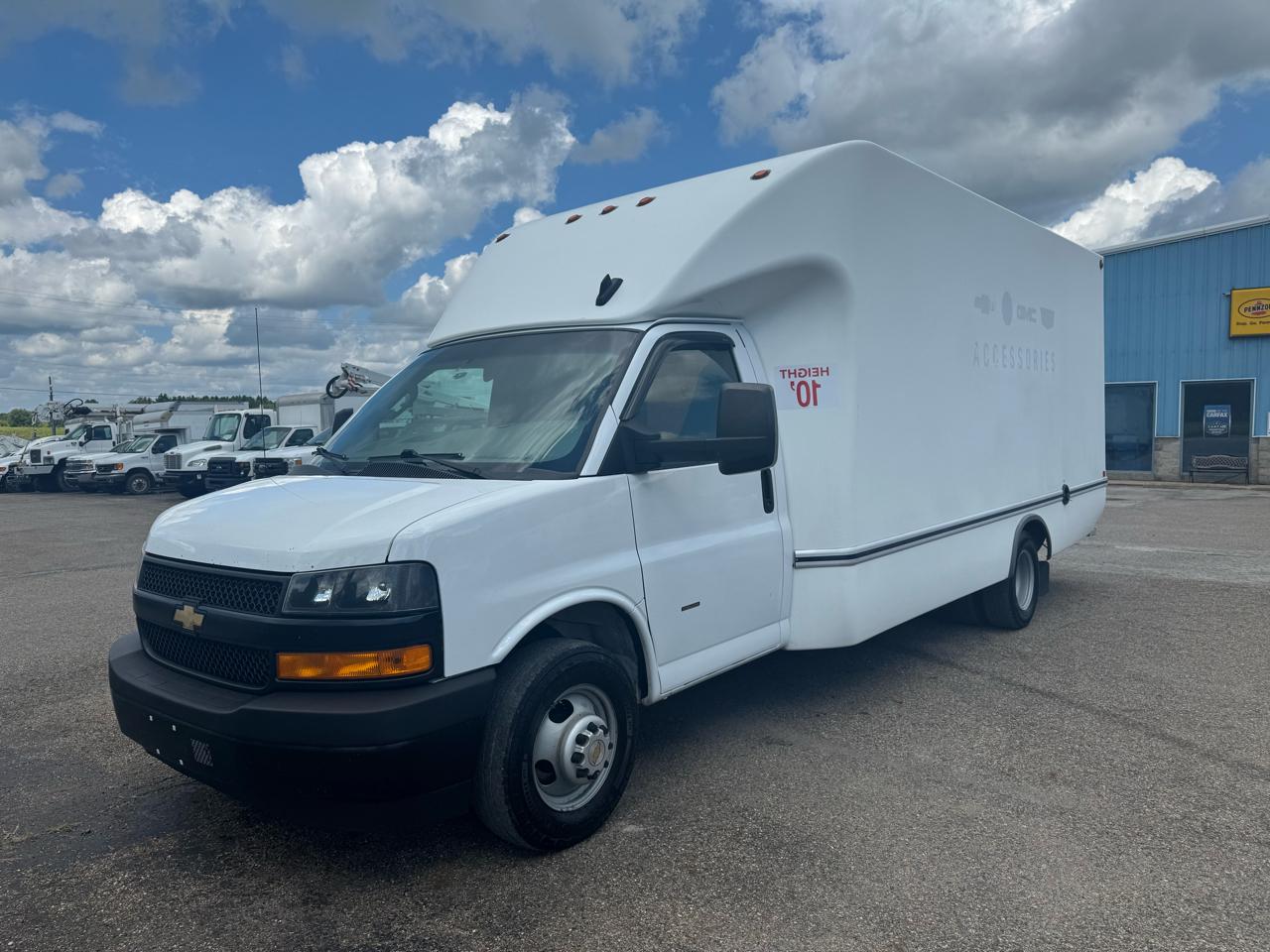 Chevrolet Express Commercial Cutaway 3500 Van 177" 2023