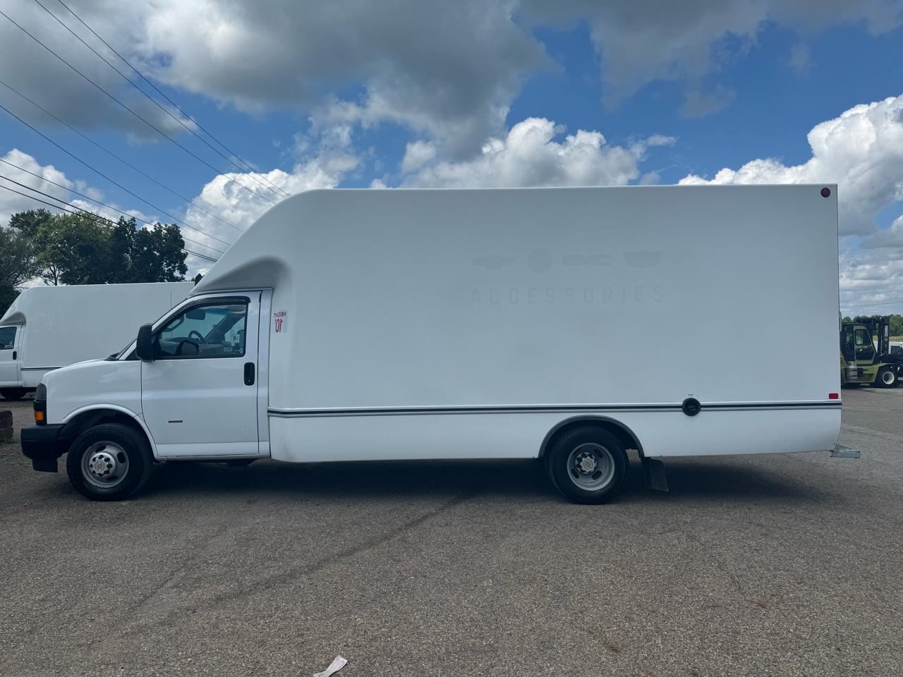 Chevrolet Express Commercial Cutaway 3500 Van 177" 2023