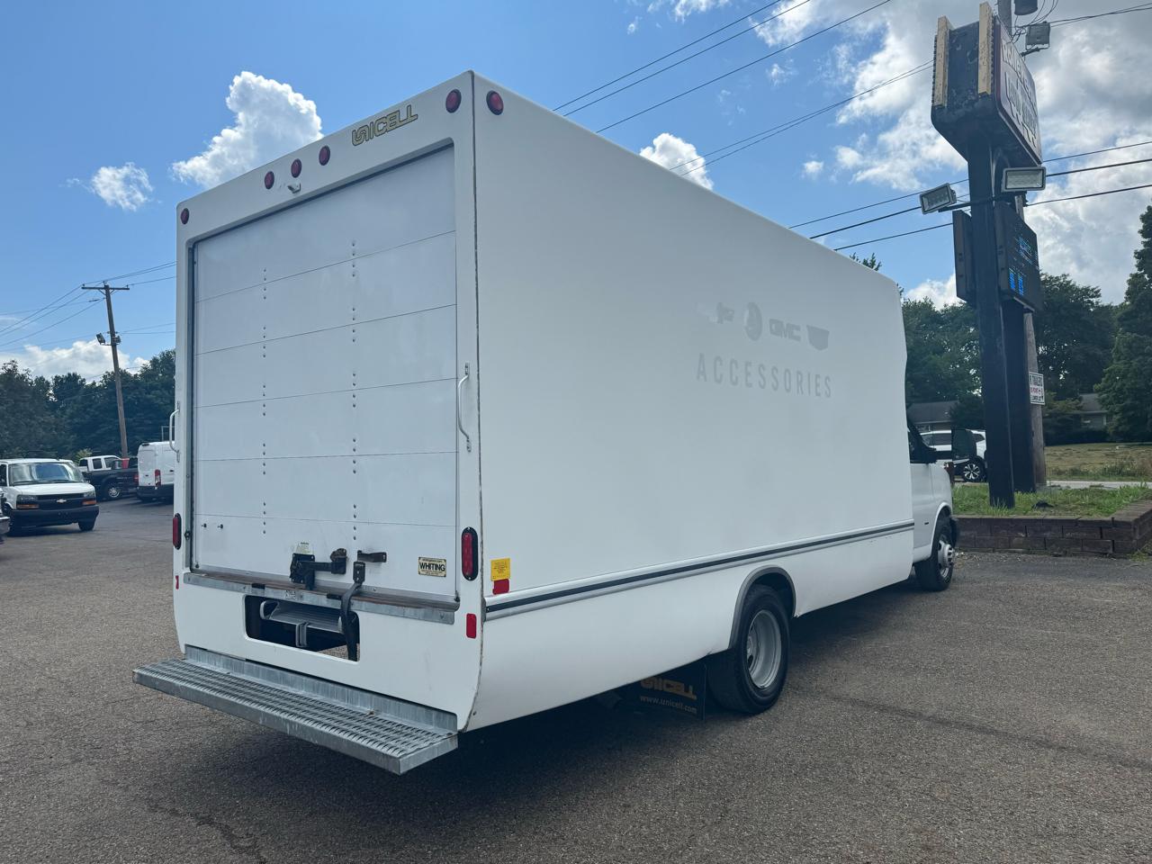 Chevrolet Express Commercial Cutaway 3500 Van 177" 2023