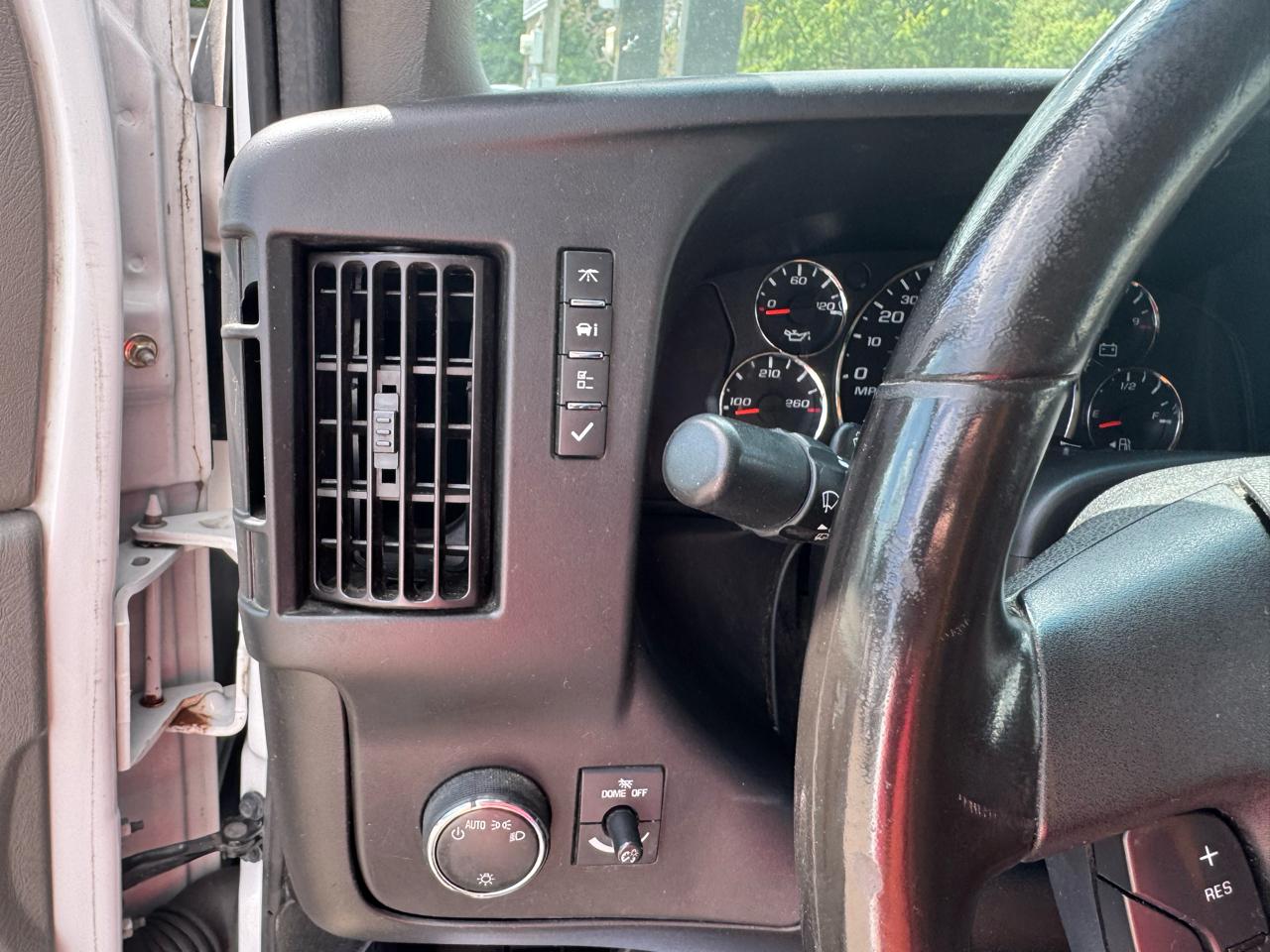 Chevrolet Express Commercial Cutaway 3500 Van 177" 2023