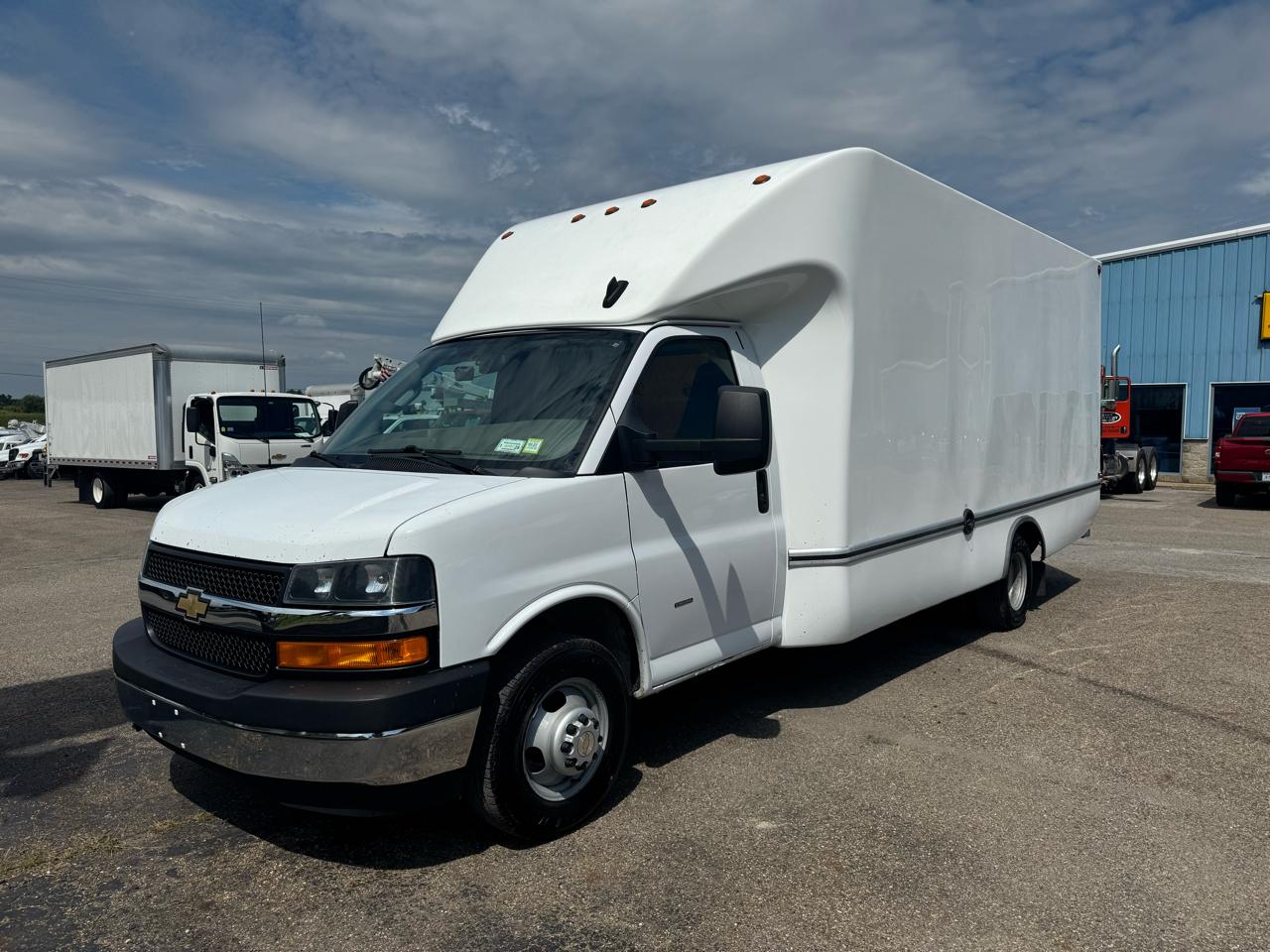 Chevrolet Express Commercial Cutaway 3500 Van 177" 2021