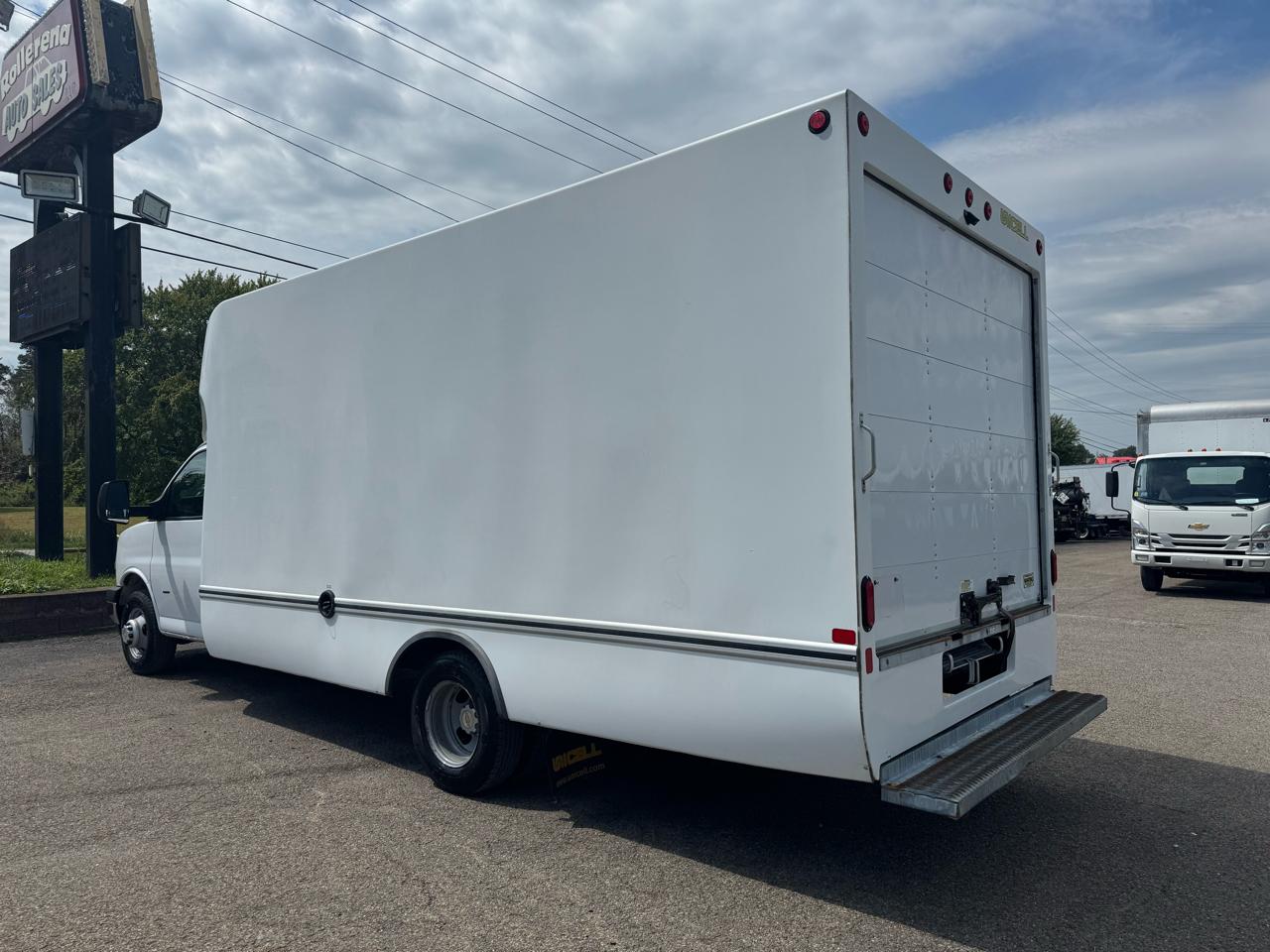 Chevrolet Express Commercial Cutaway 3500 Van 177" 2021