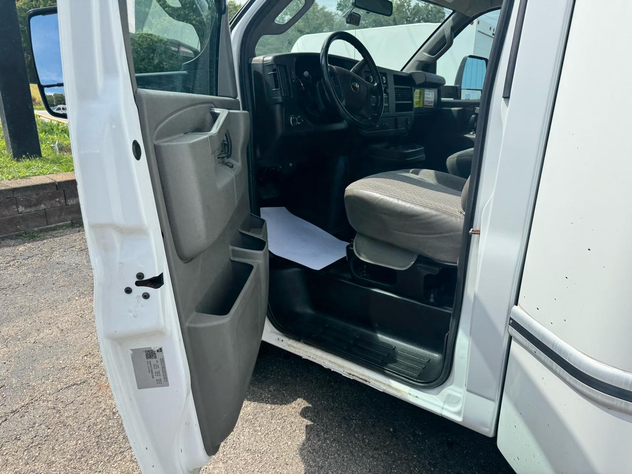 Chevrolet Express Commercial Cutaway 3500 Van 177" 2021