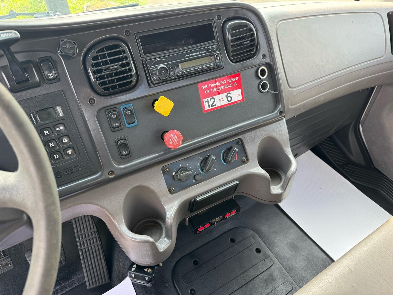 Freightliner M2 106  2017