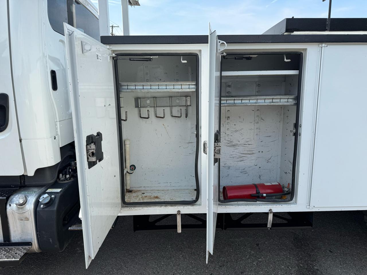 Freightliner M2 106  2017
