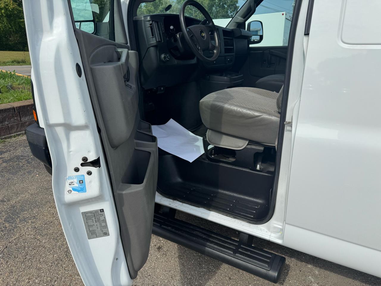 Chevrolet Express Cargo Van RWD 2500 155" 2017