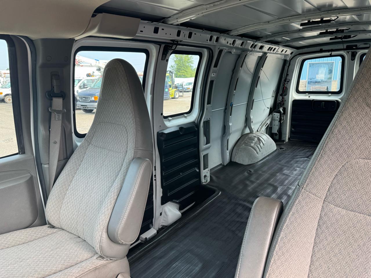 Chevrolet Express Cargo Van RWD 2500 155" 2017