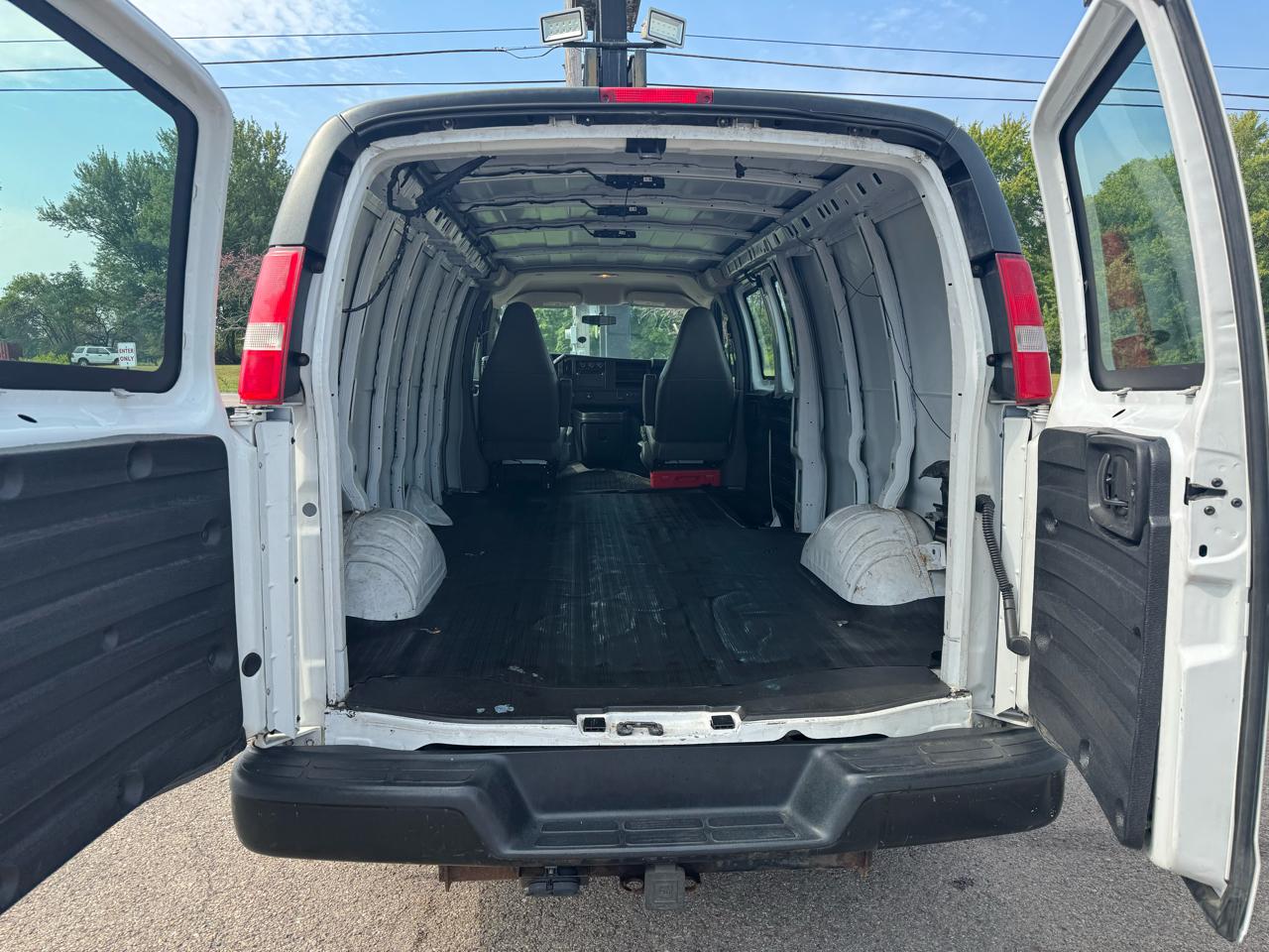 Chevrolet Express Cargo Van RWD 2500 155" 2017
