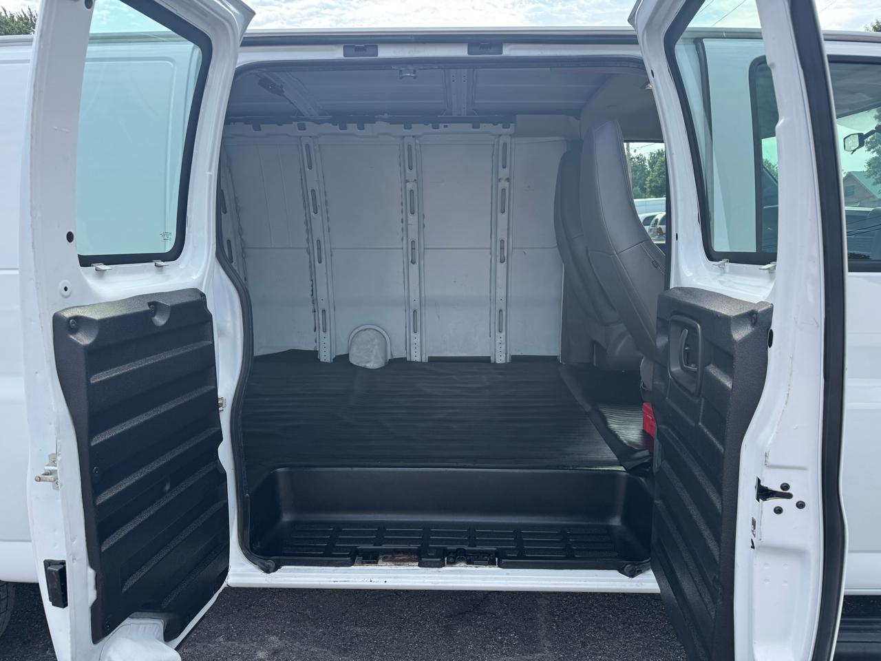 Chevrolet Express Cargo Van RWD 2500 155" 2017
