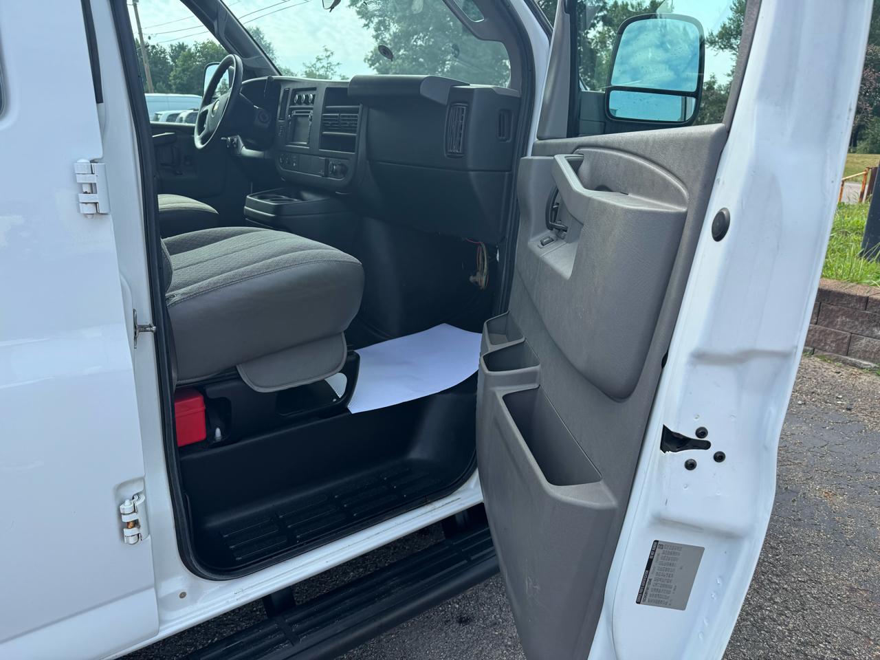 Chevrolet Express Cargo Van RWD 2500 155" 2017
