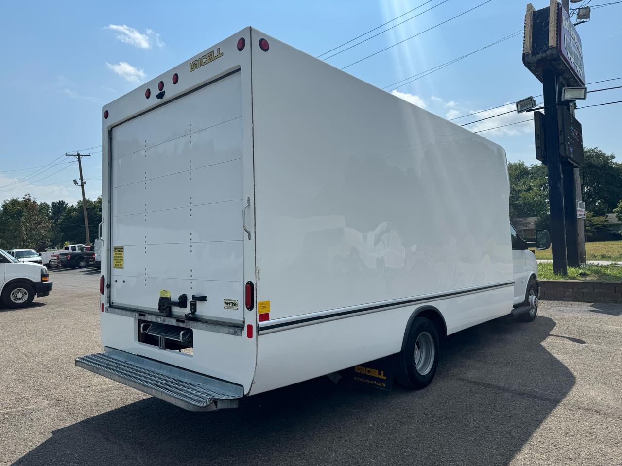 Chevrolet Express Commercial Cutaway 3500 Van 177" 2024