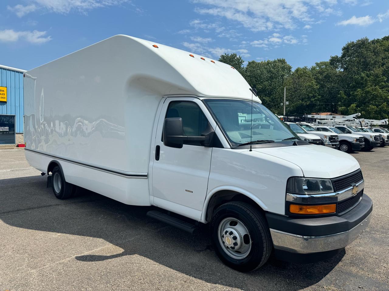 Chevrolet Express Commercial Cutaway 3500 Van 177" 2024