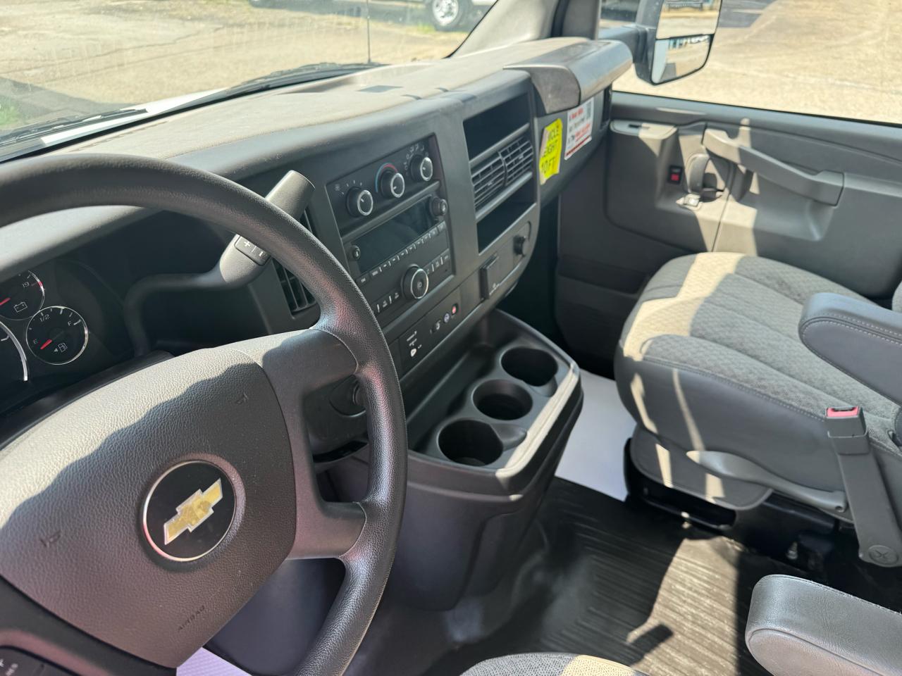 Chevrolet Express Commercial Cutaway 3500 Van 177" 2024