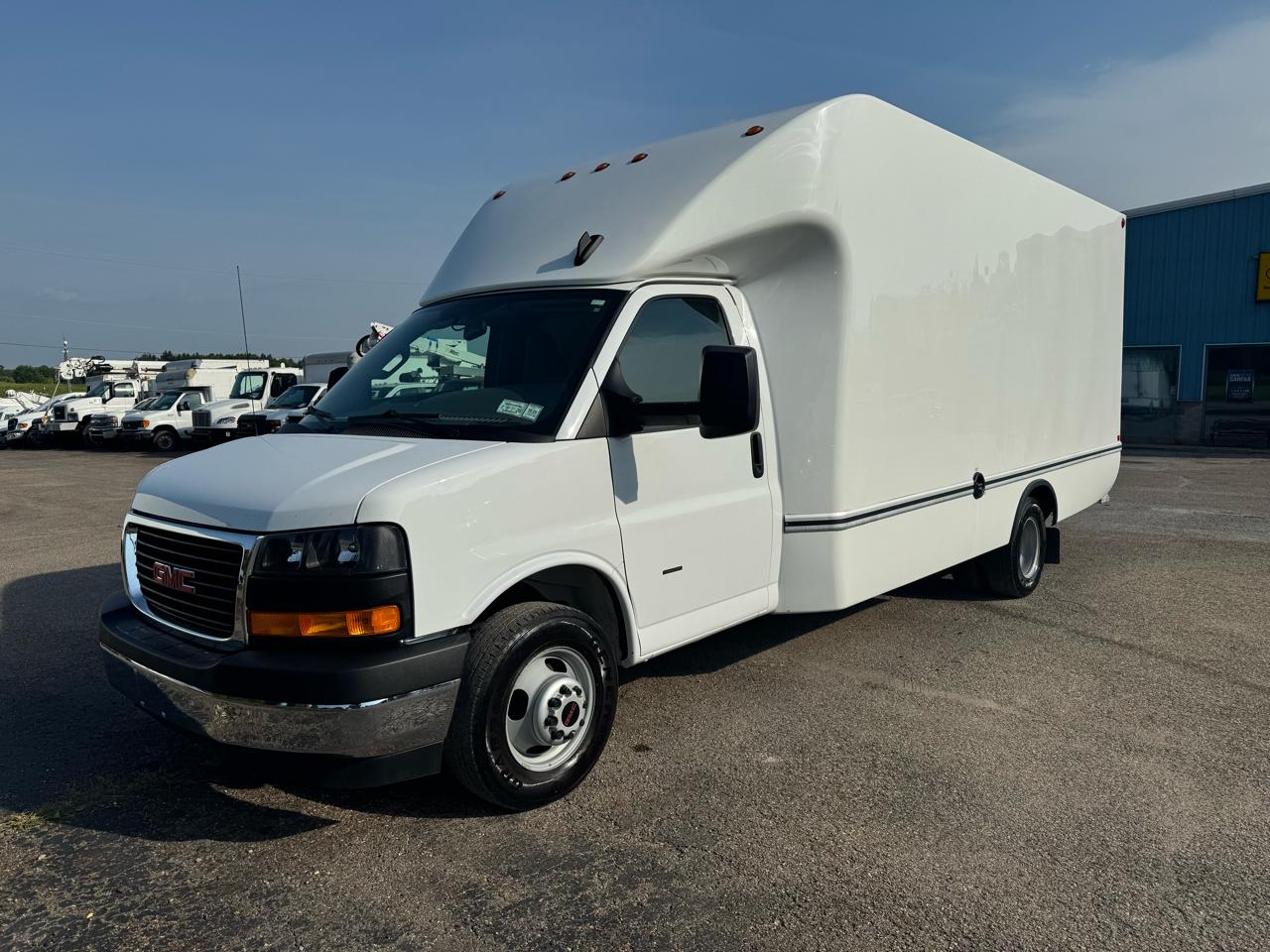 GMC Savana Commercial Cutaway 3500 Van 177" 2025