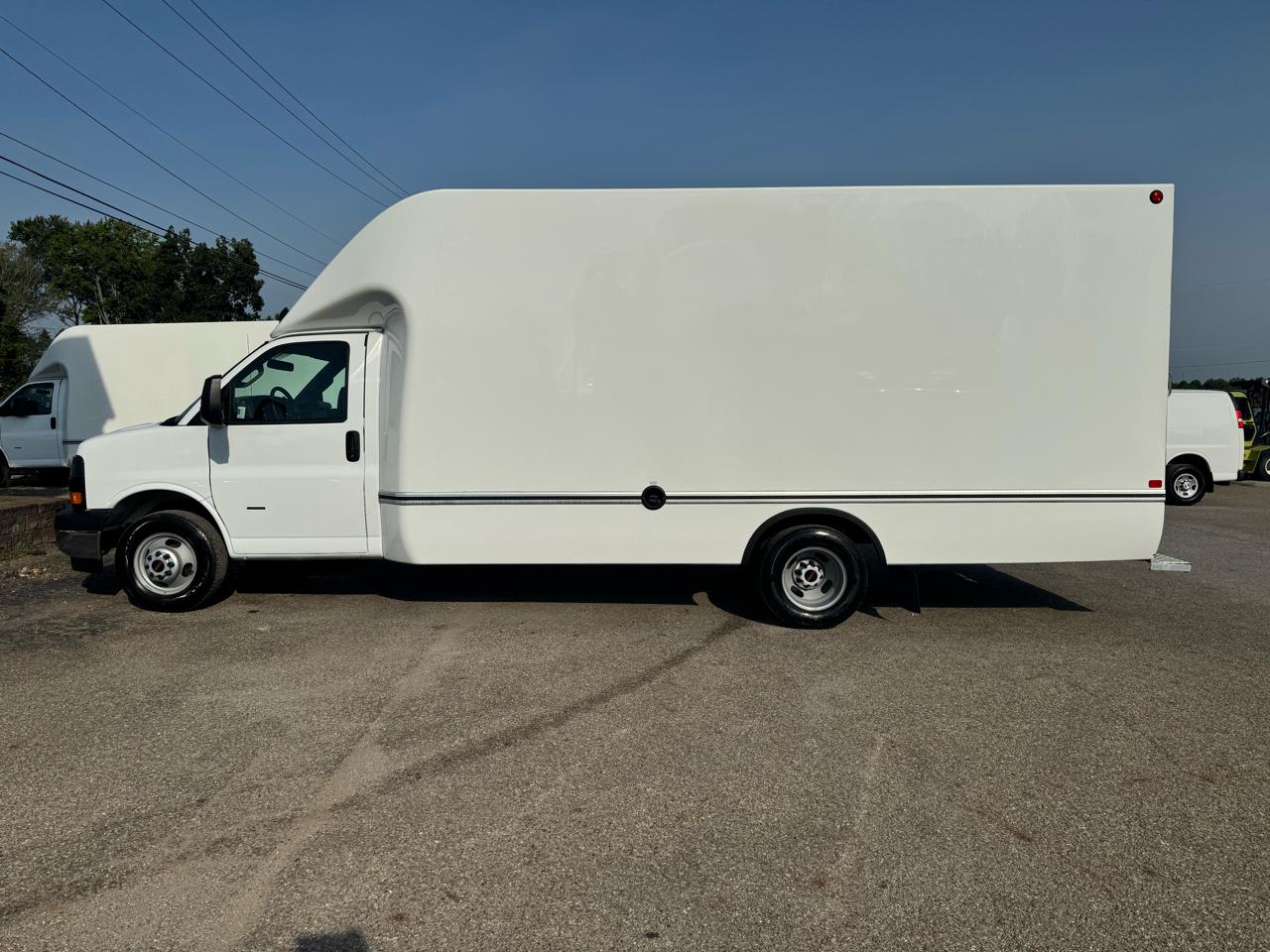 GMC Savana Commercial Cutaway 3500 Van 177" 2025