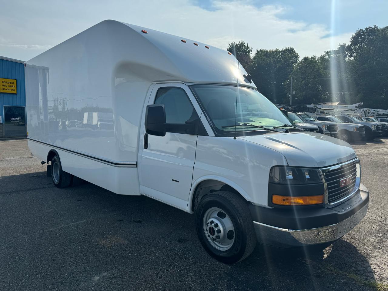 GMC Savana Commercial Cutaway 3500 Van 177" 2025