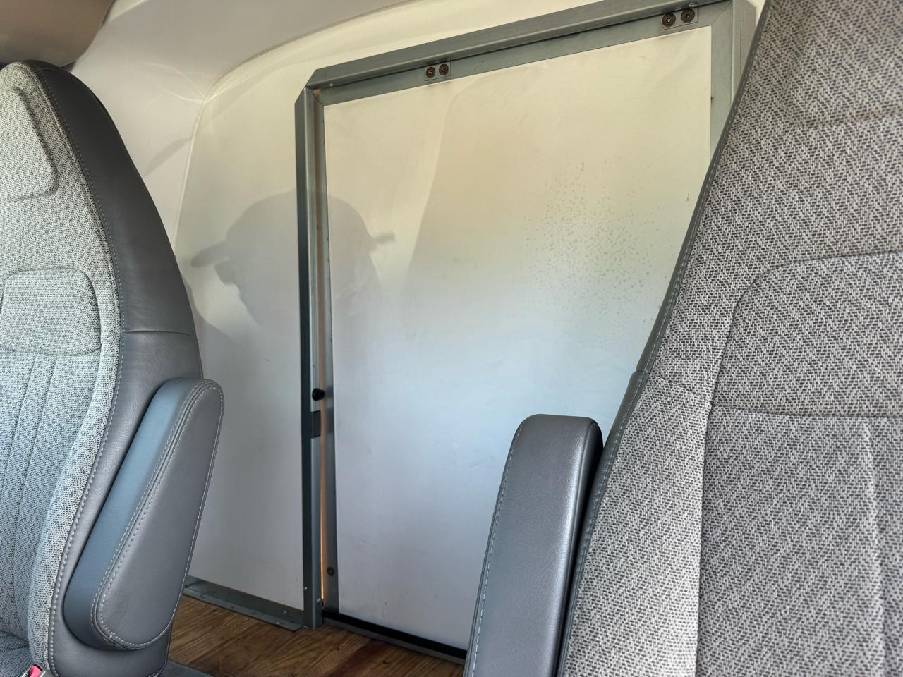 GMC Savana Commercial Cutaway 3500 Van 177" 2025