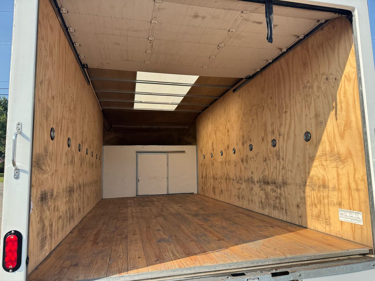 GMC Savana Commercial Cutaway 3500 Van 177" 2025