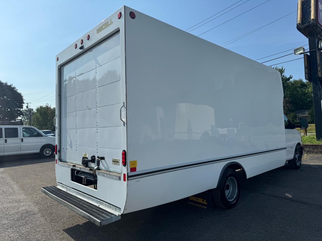 Chevrolet Express Commercial Cutaway 3500 Van 177" 2021