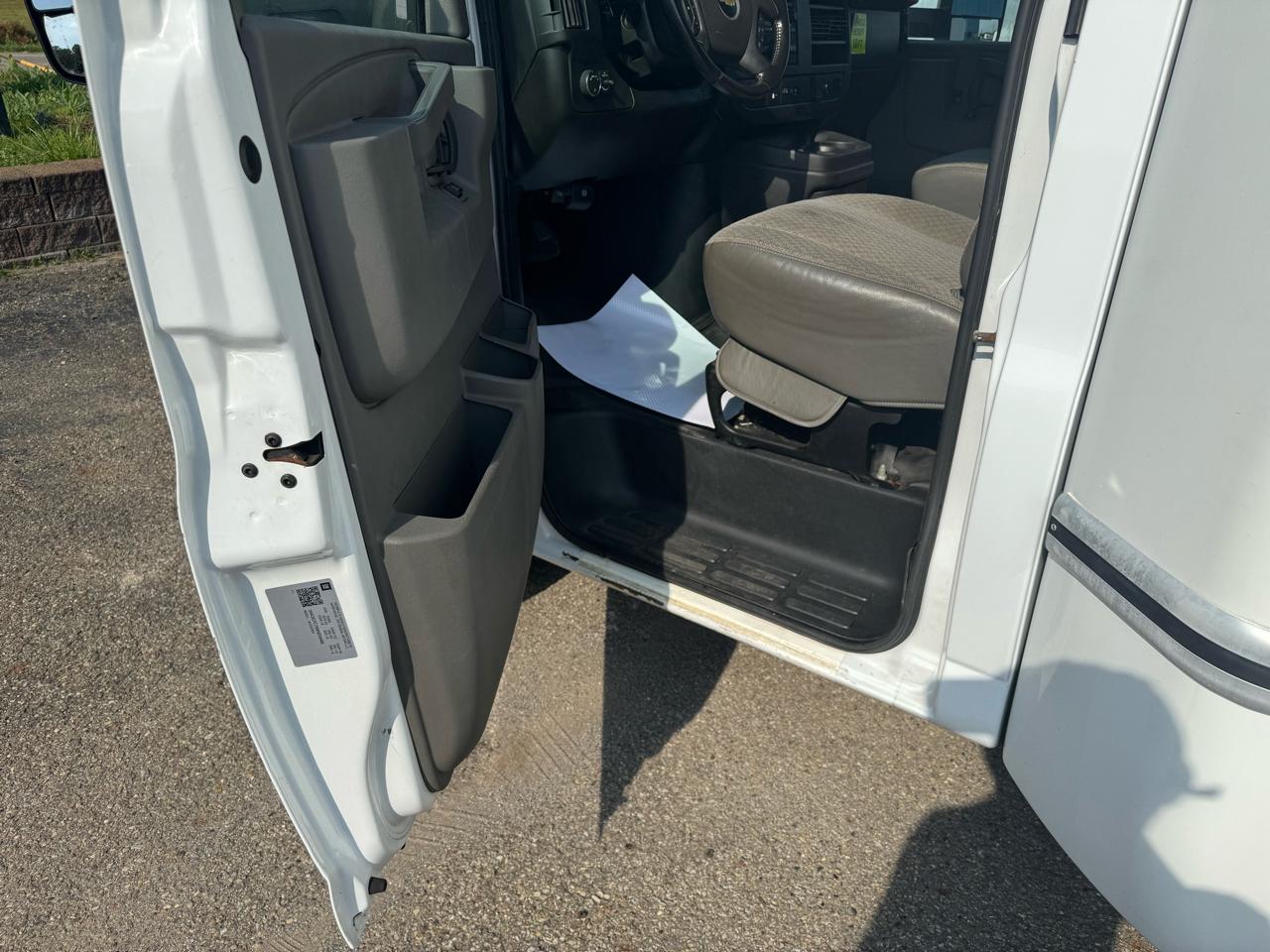 Chevrolet Express Commercial Cutaway 3500 Van 177" 2021