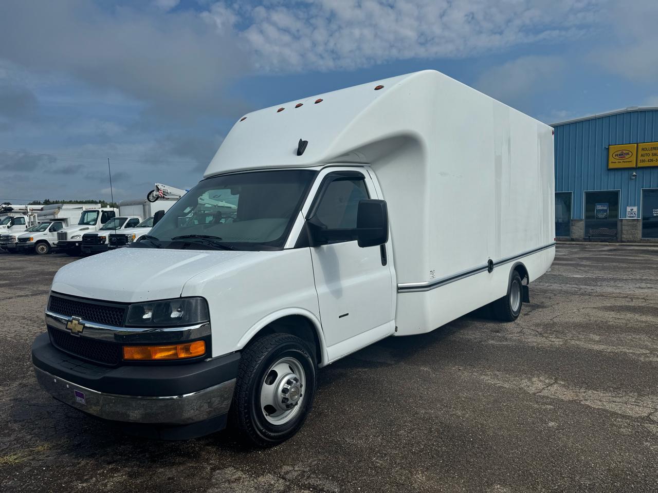 Chevrolet Express Commercial Cutaway 3500 Van 177" 2023