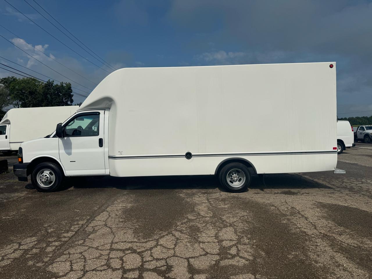 Chevrolet Express Commercial Cutaway 3500 Van 177" 2023
