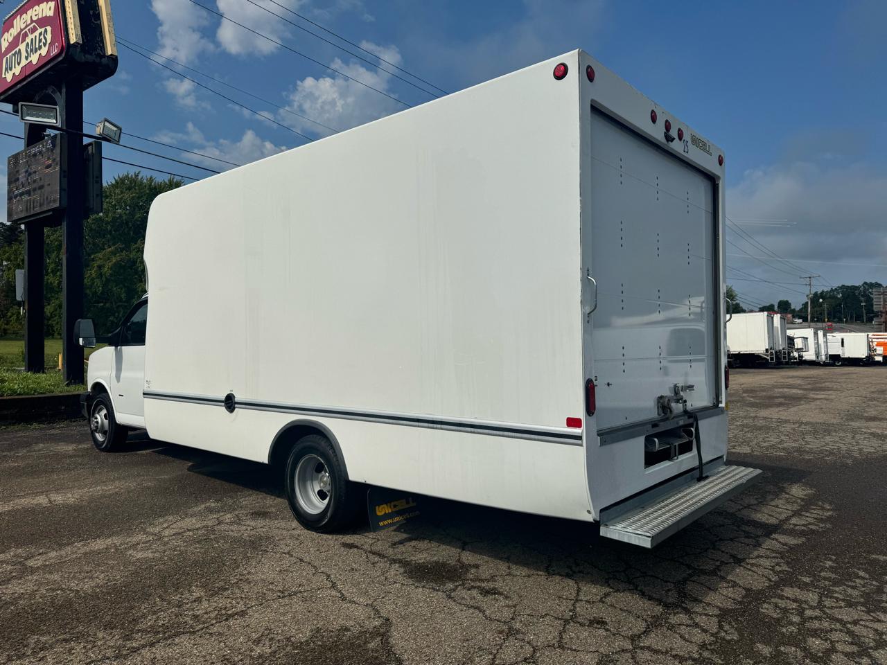 Chevrolet Express Commercial Cutaway 3500 Van 177" 2023