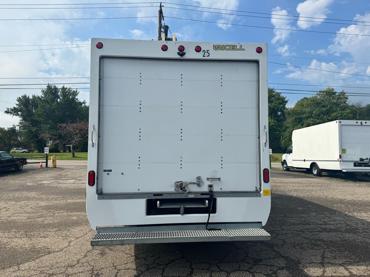 Chevrolet Express Commercial Cutaway 3500 Van 177" 2023