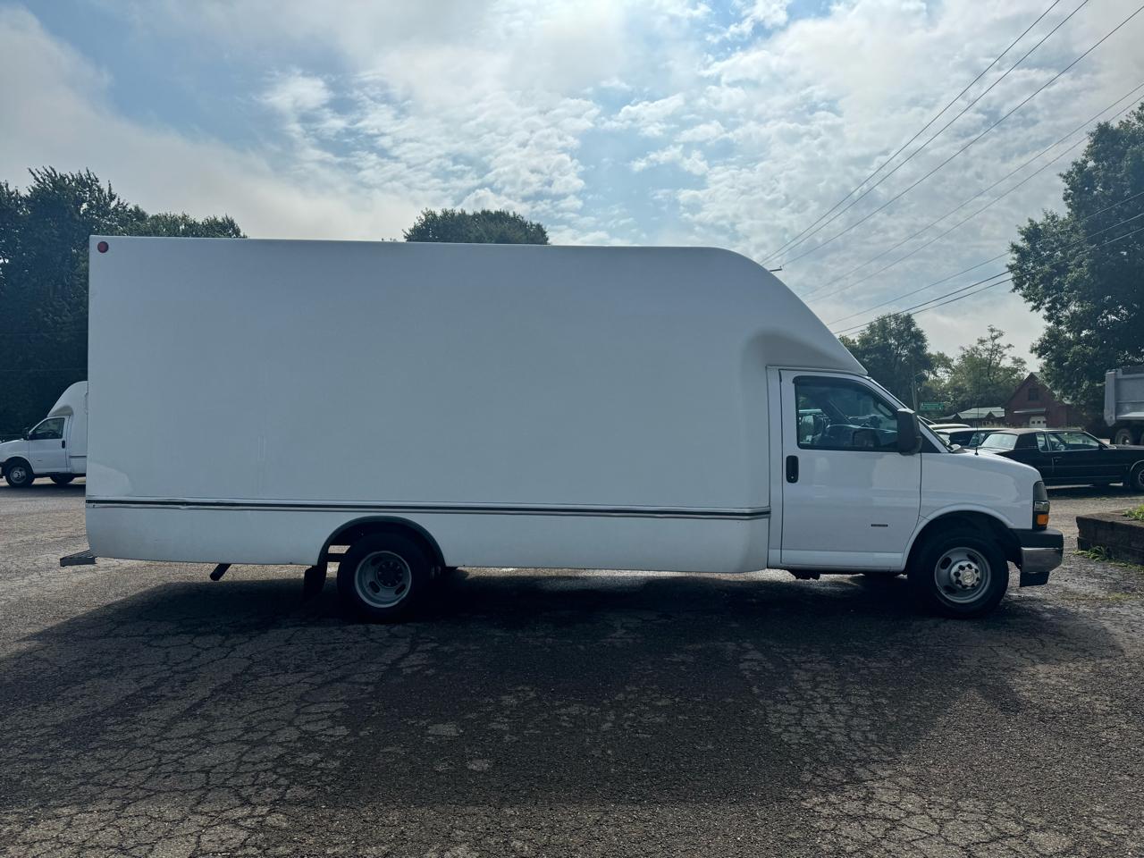 Chevrolet Express Commercial Cutaway 3500 Van 177" 2023
