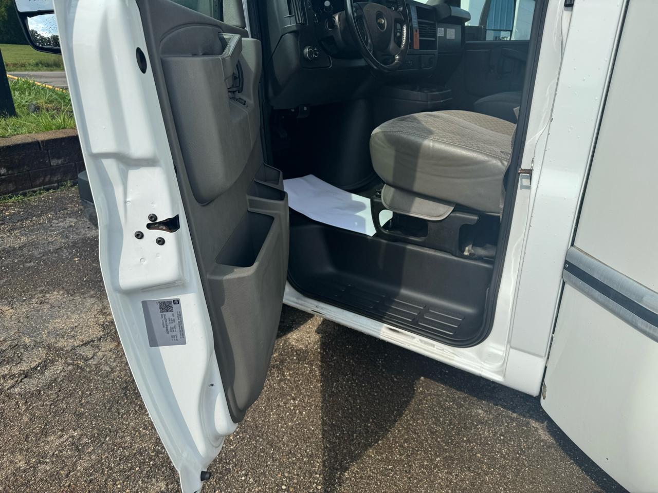 Chevrolet Express Commercial Cutaway 3500 Van 177" 2023