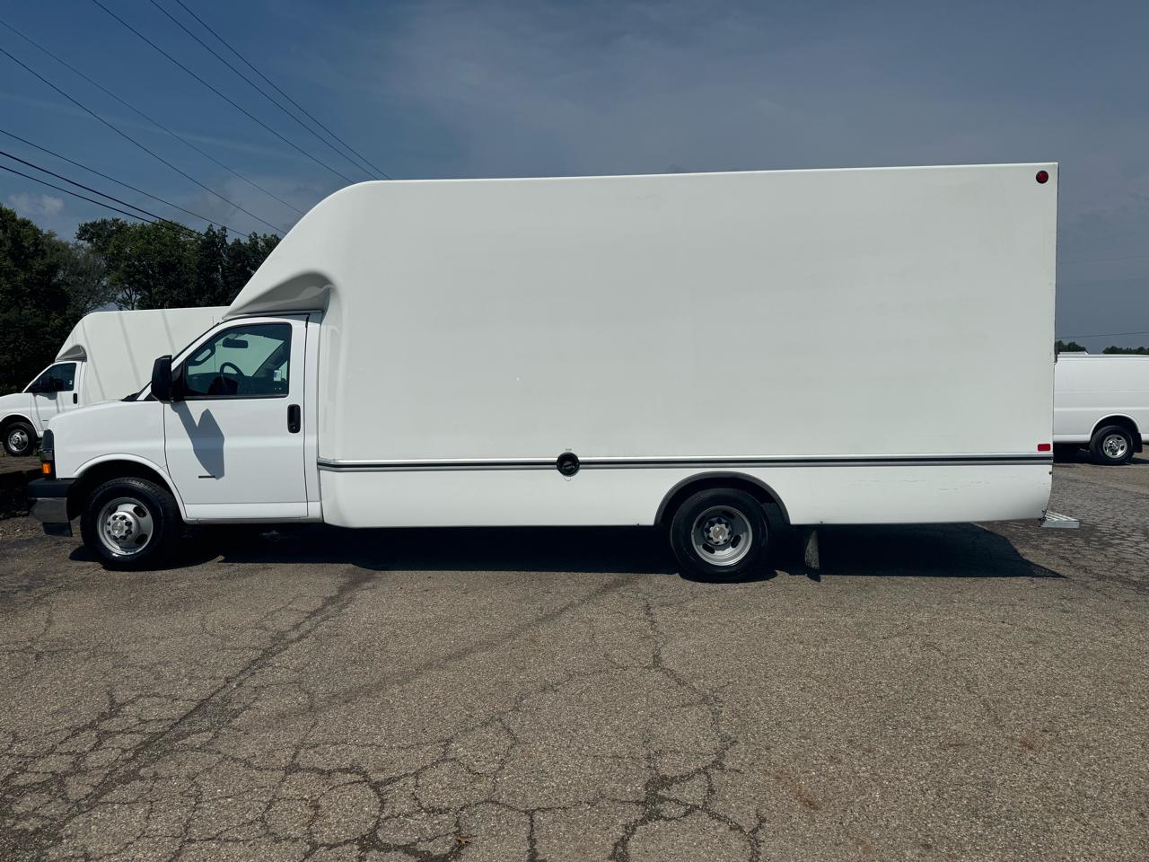 Chevrolet Express Commercial Cutaway 3500 Van 177" 2024