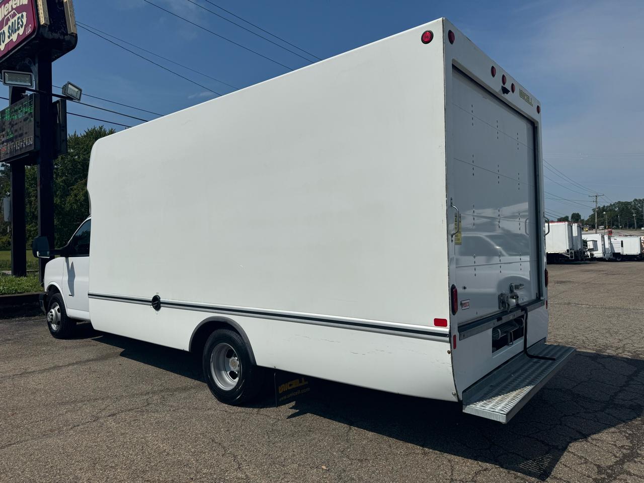 Chevrolet Express Commercial Cutaway 3500 Van 177" 2024