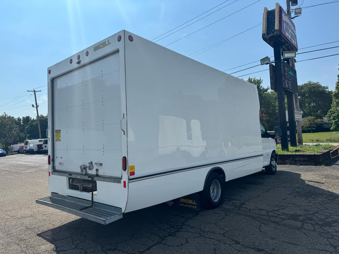 Chevrolet Express Commercial Cutaway 3500 Van 177" 2024