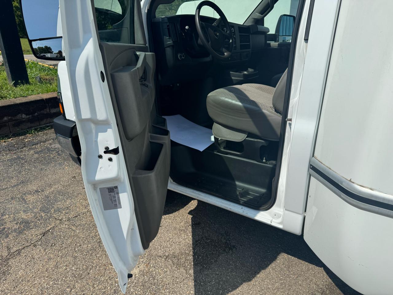 Chevrolet Express Commercial Cutaway 3500 Van 177" 2024