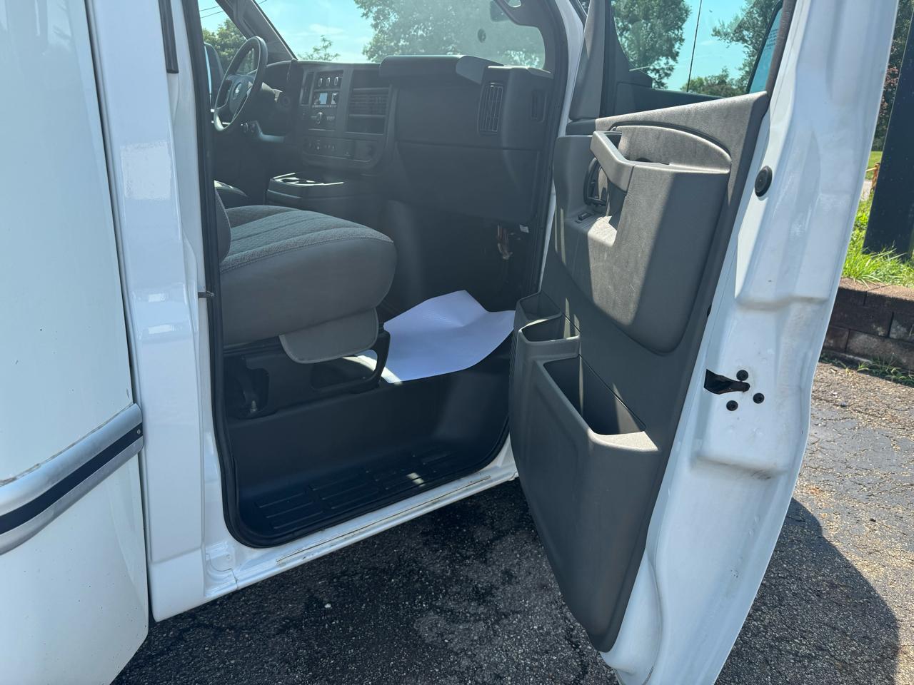 Chevrolet Express Commercial Cutaway 3500 Van 177" 2024