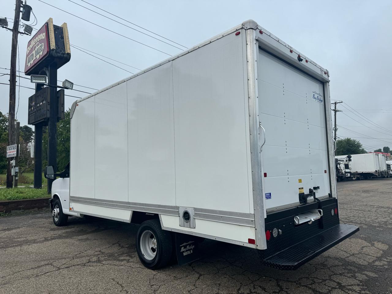 Chevrolet Express Commercial Cutaway 3500 Van 177" 2023
