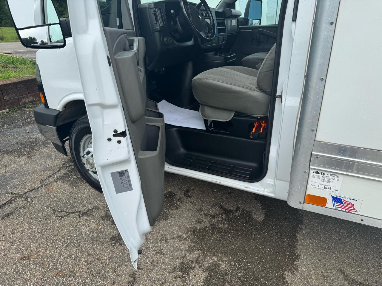 Chevrolet Express Commercial Cutaway 3500 Van 177" 2023