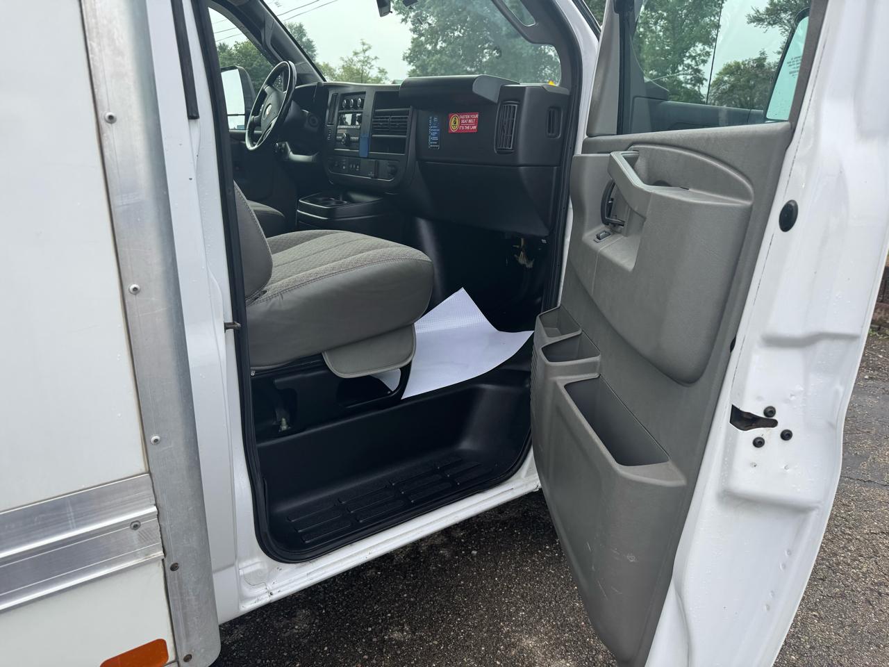 Chevrolet Express Commercial Cutaway 3500 Van 177" 2023