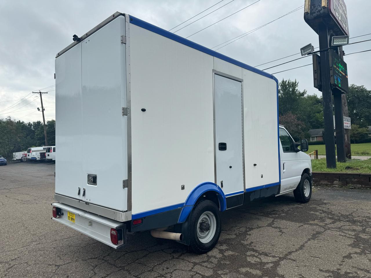Ford E-Series Cutaway E-350 SRW 138" WB 2024