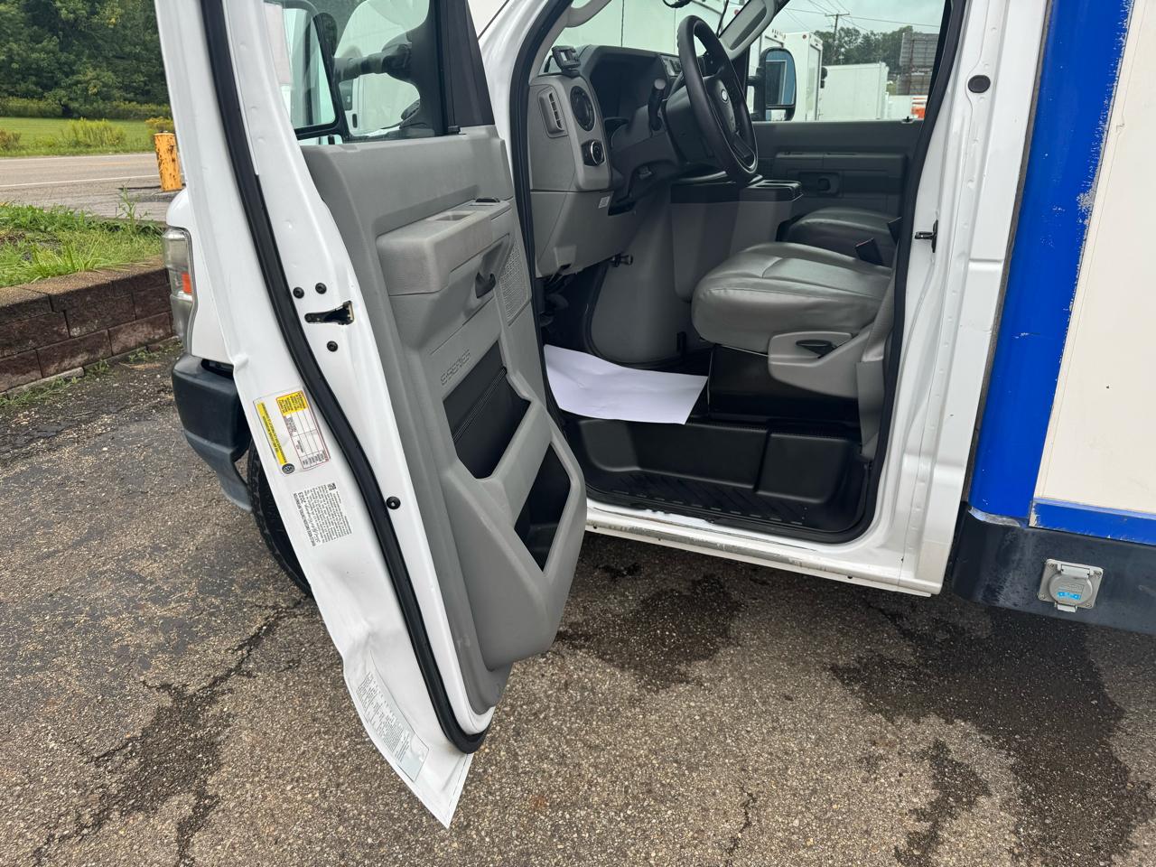Ford E-Series Cutaway E-350 SRW 138" WB 2024