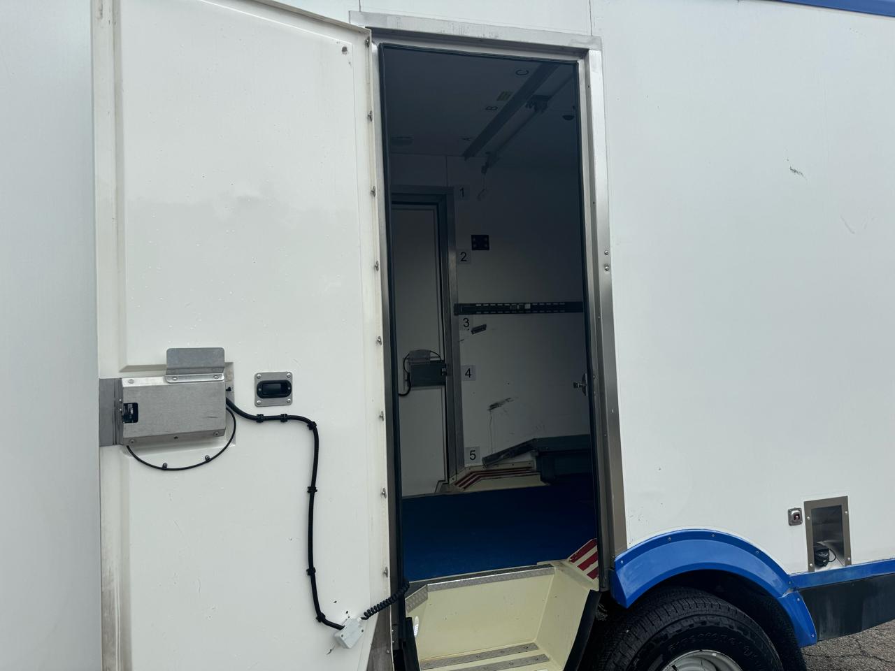 Ford E-Series Cutaway E-350 SRW 138" WB 2024