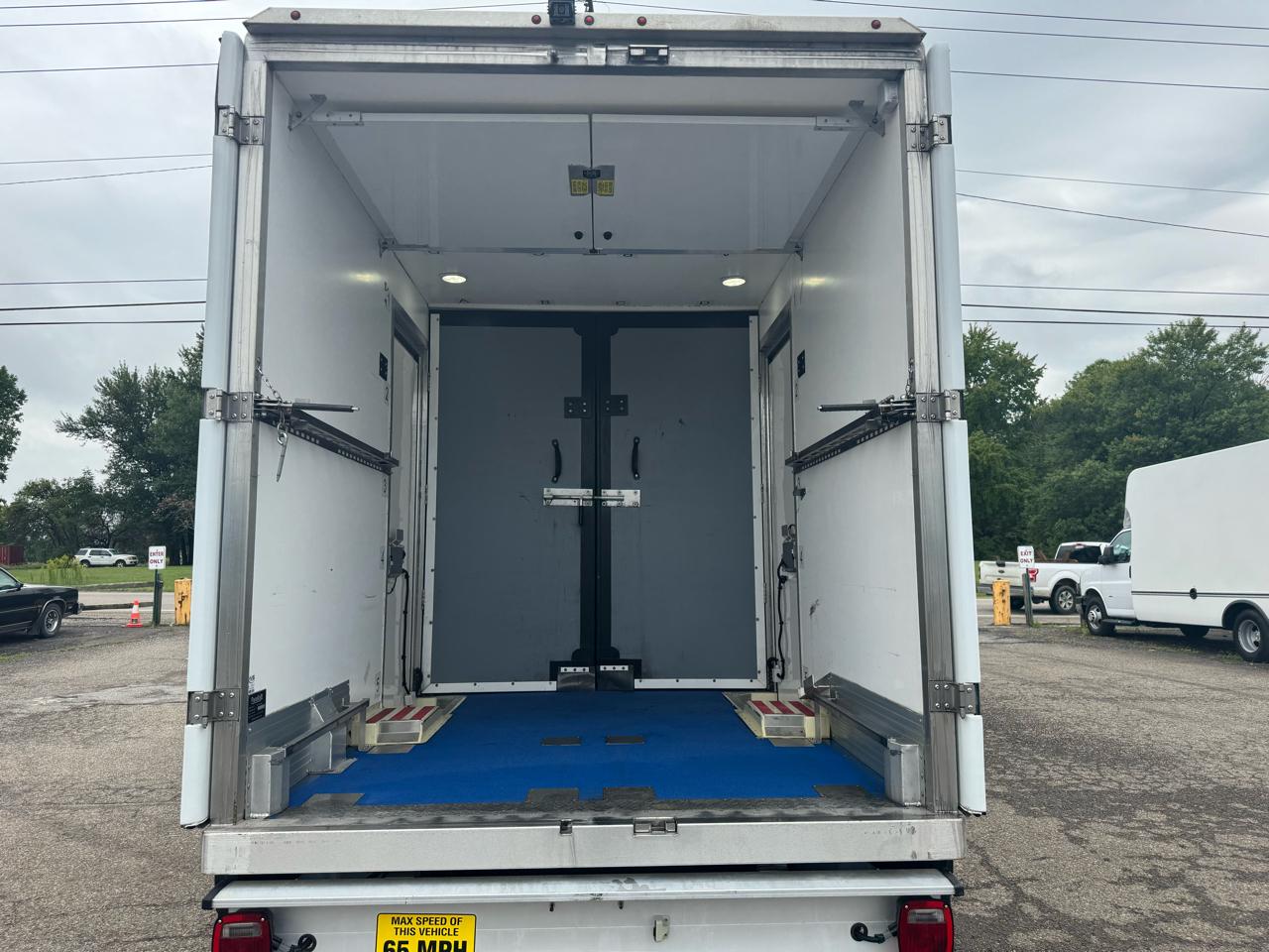 Ford E-Series Cutaway E-350 SRW 138" WB 2024