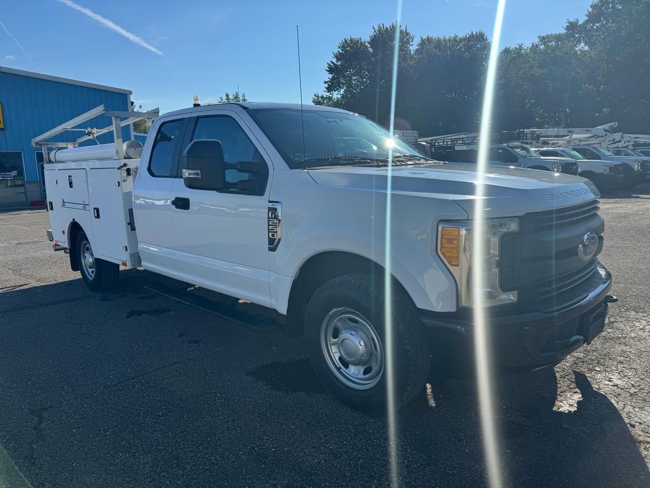 Ford Super Duty F-250 SRW XLT 2WD SuperCab 8' Box 2017